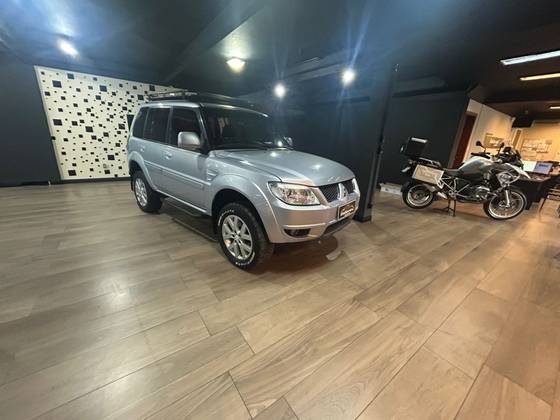 MITSUBISHI PAJERO TR4 2.0 4X4 16V 140CV FLEX 4P MANUAL